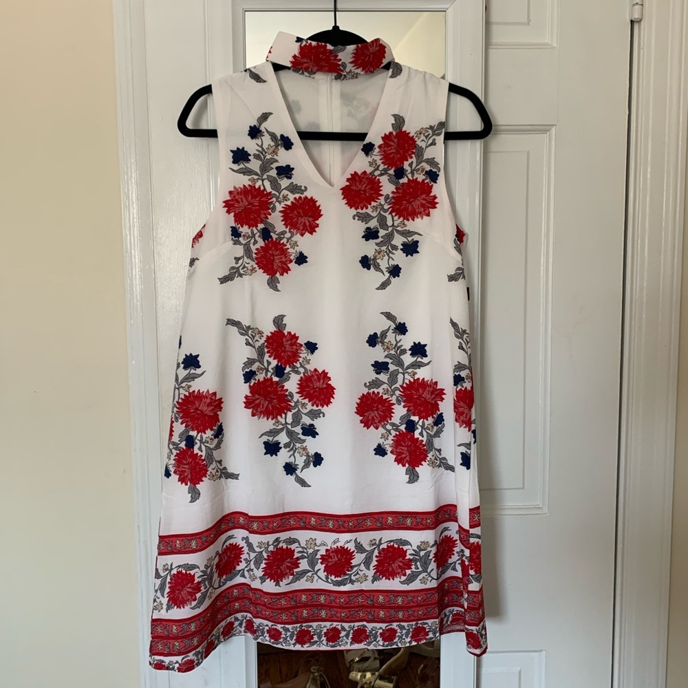 Floral neck detail shift dress